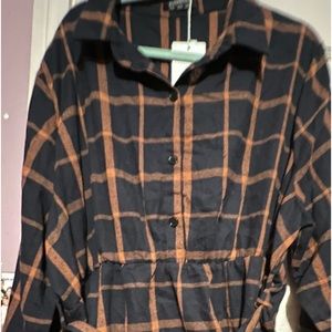 NWT Bloomchic Navy and brown Hi Lo top 4x /26